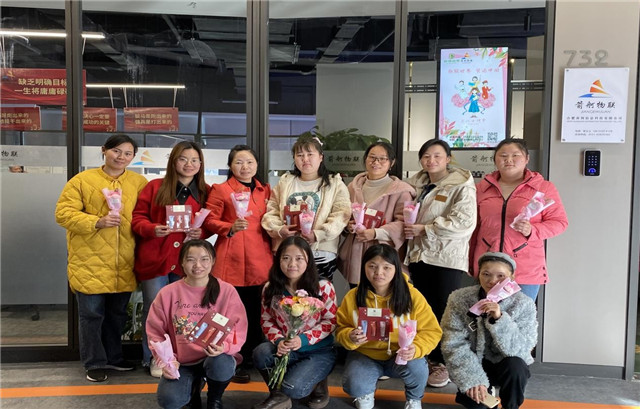 ��(��i)��ɭ�����F(tu��n)��3��8��Ů��(ji��)�����(d��ng)